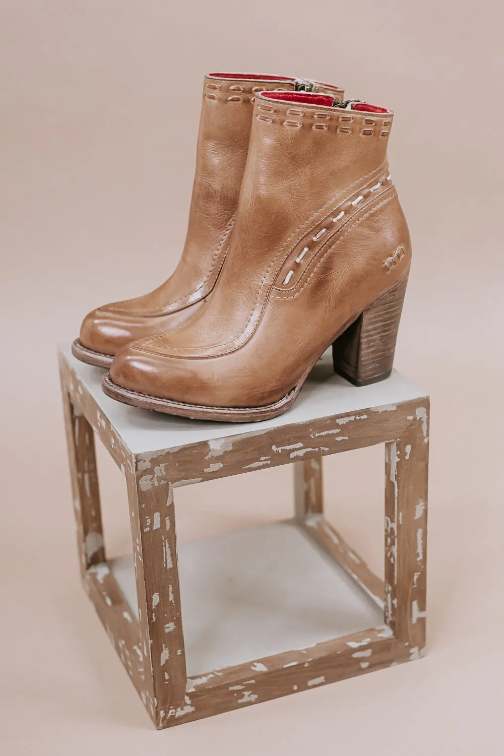 BEDSTU Yuno, Tan Rustic Nectar Lux