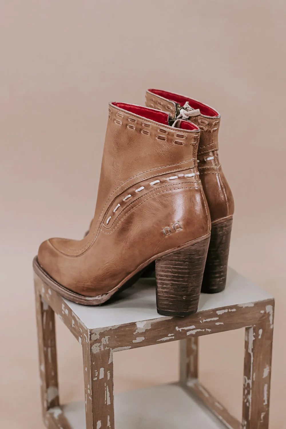 BEDSTU Yuno, Tan Rustic Nectar Lux