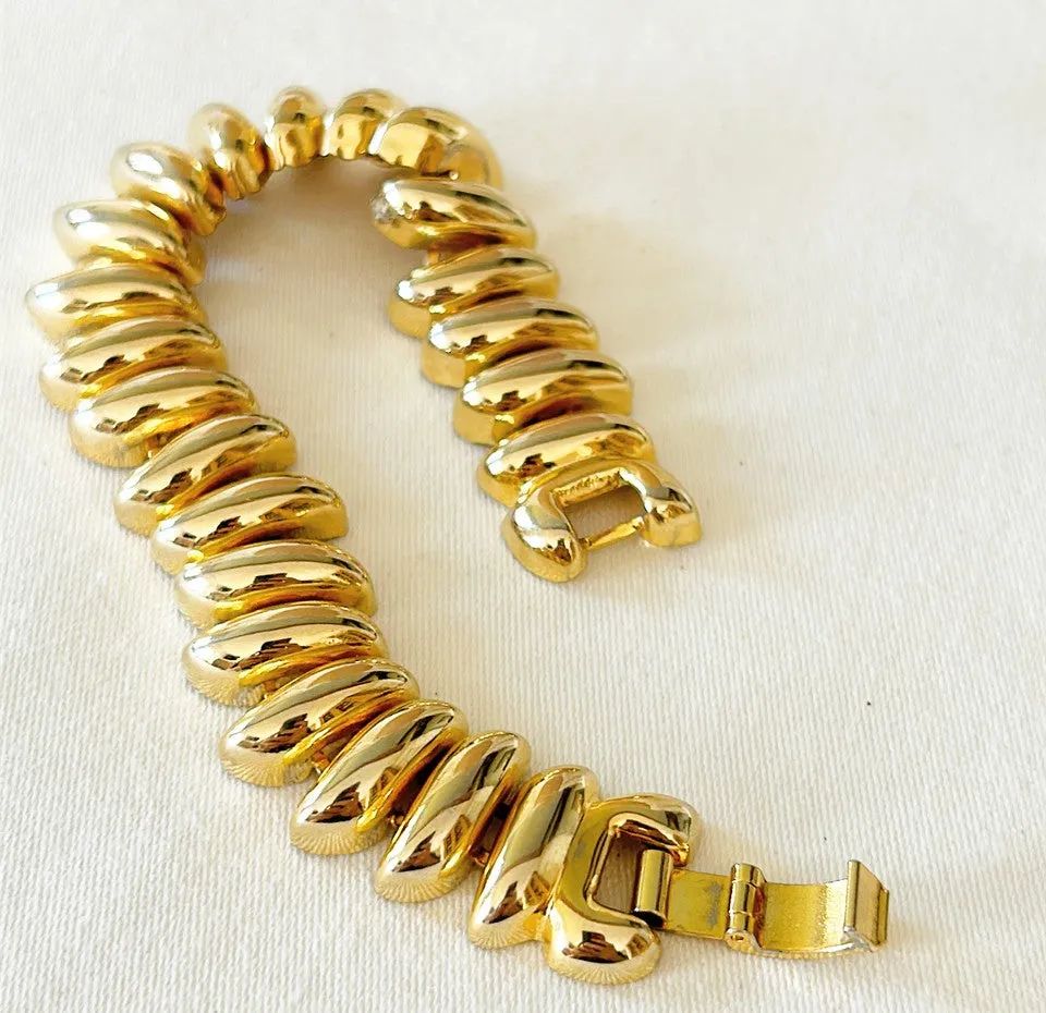 Classic 1980s designer style oval link style bracelet.