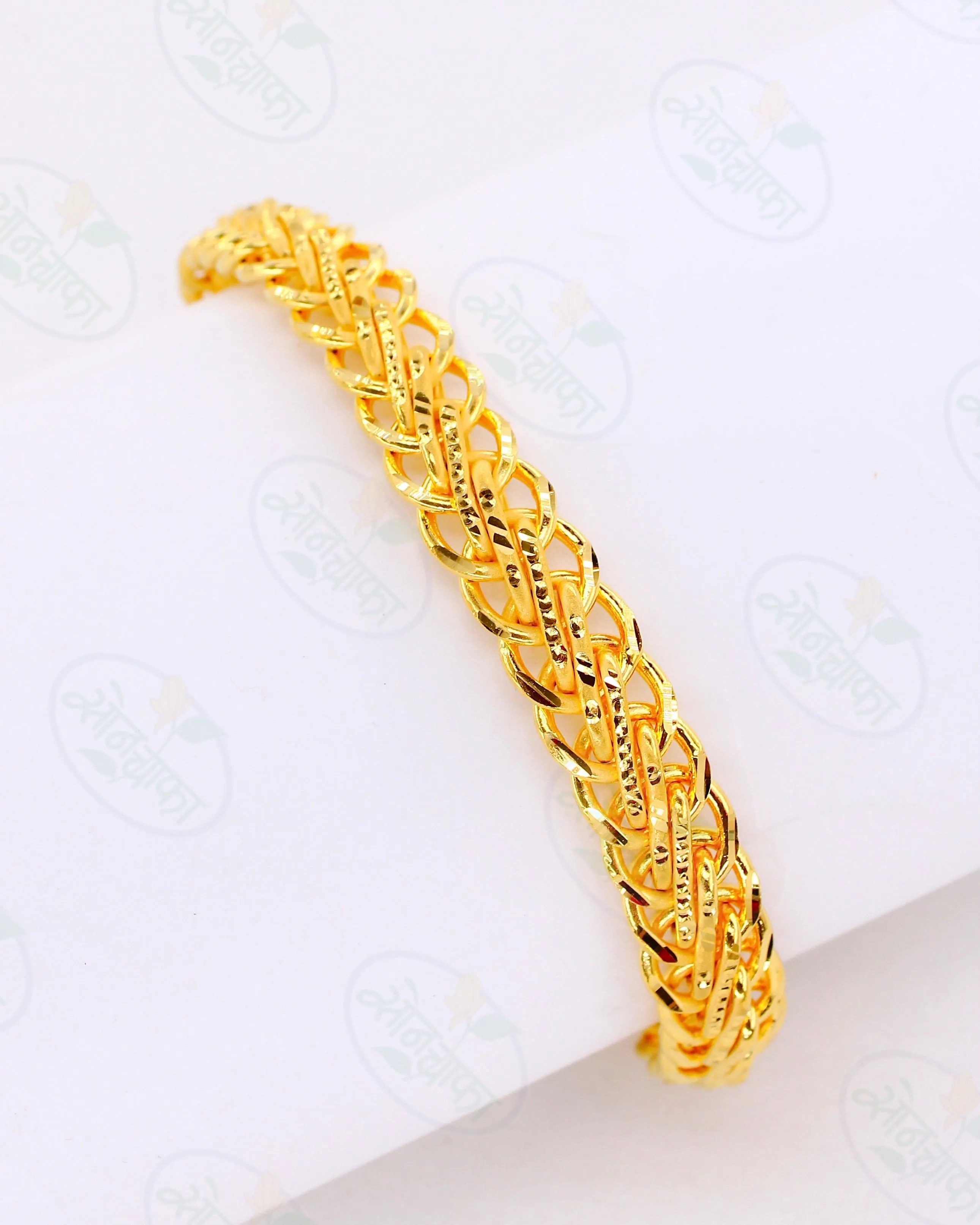 CLASSIC CIRCLE DESIGNER BRACELATE