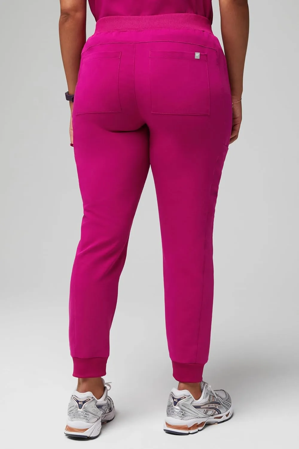 Fabletics Women's Active Scrub Jogger - MotionTech, Pocket-Packed, Lightweight, Wrinkle-Resist, Semi-Slim Fit