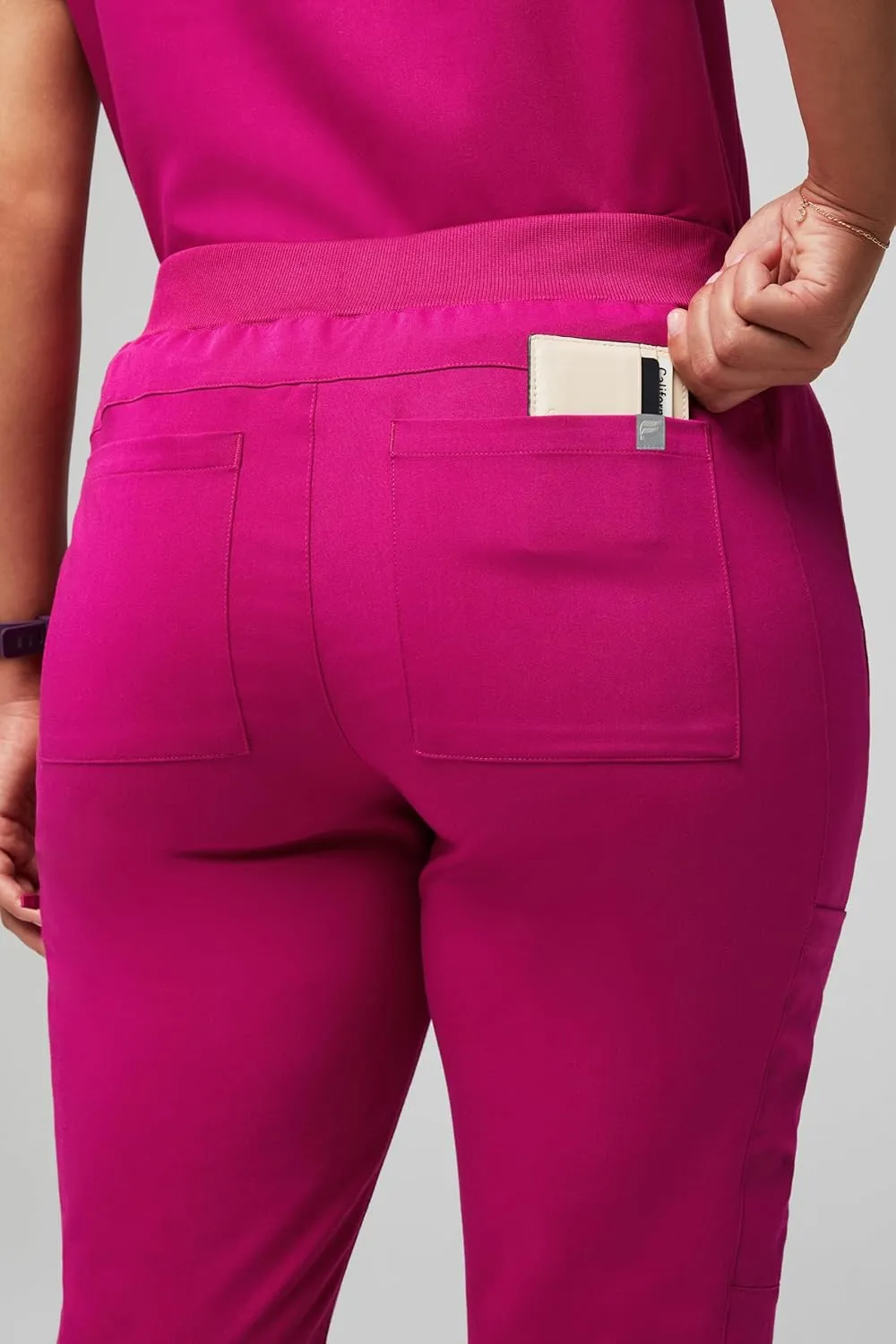 Fabletics Women's Active Scrub Jogger - MotionTech, Pocket-Packed, Lightweight, Wrinkle-Resist, Semi-Slim Fit